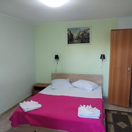 Vila Robert Hotel Schitu Exterior photo